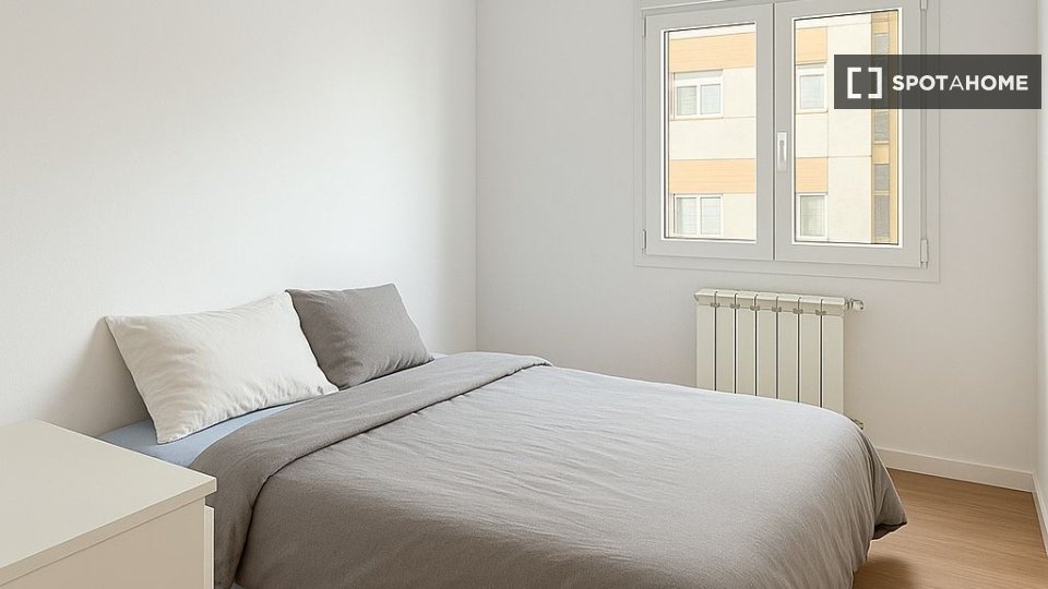 Double room Madrid, 3 beds, 92m² — photo 2