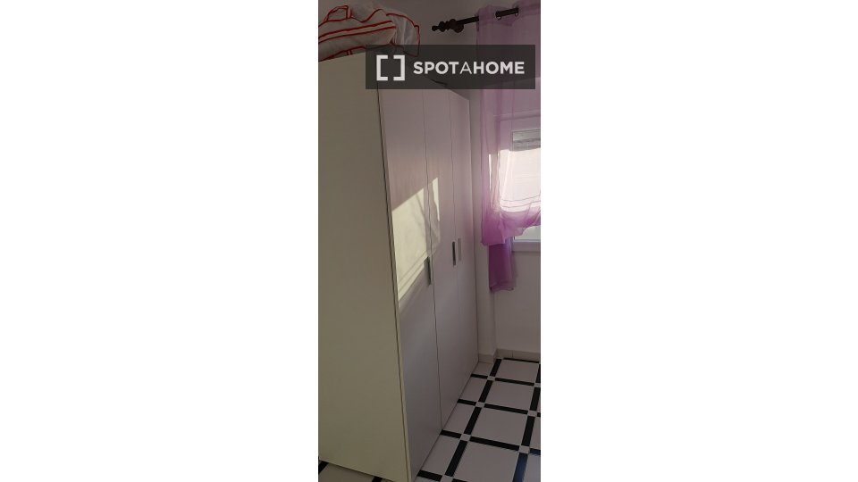 Double room Granada, 4 beds, 80m² — photo 12