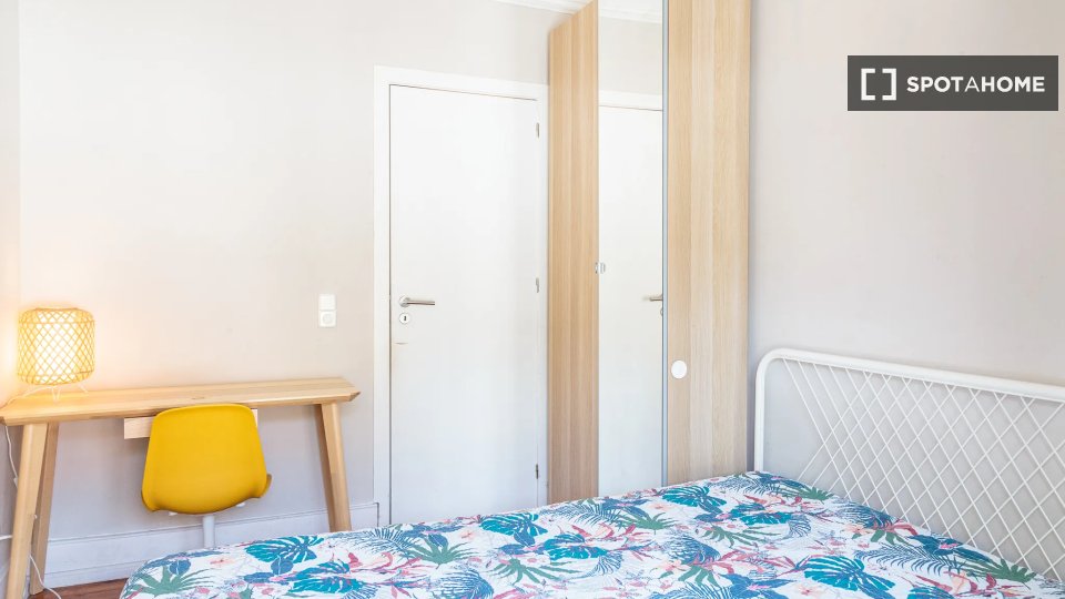 Double room Lisbon, 4 beds — photo 11