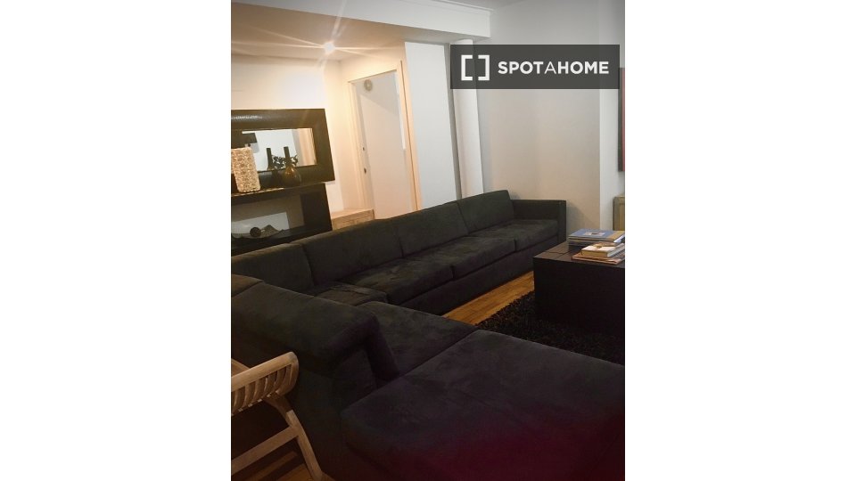 Apartment Lisbon, 3 beds, 160m² — photo 16