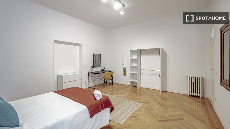 Double room Madrid, 8 beds — photo 7