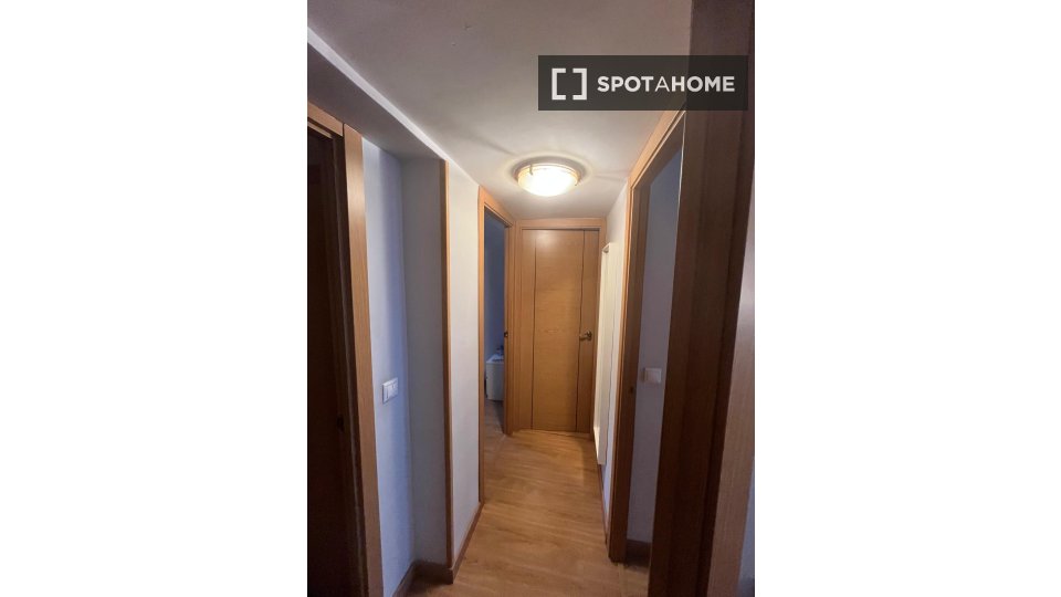 Double room Madrid, 3 beds, 75m² — photo 3