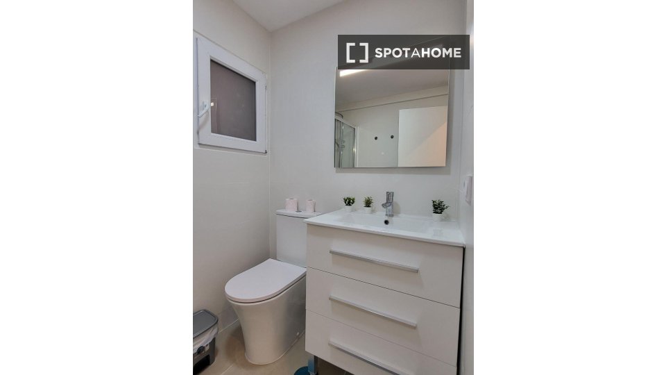 Double room Alicante, 5 beds, 120m² — photo 4