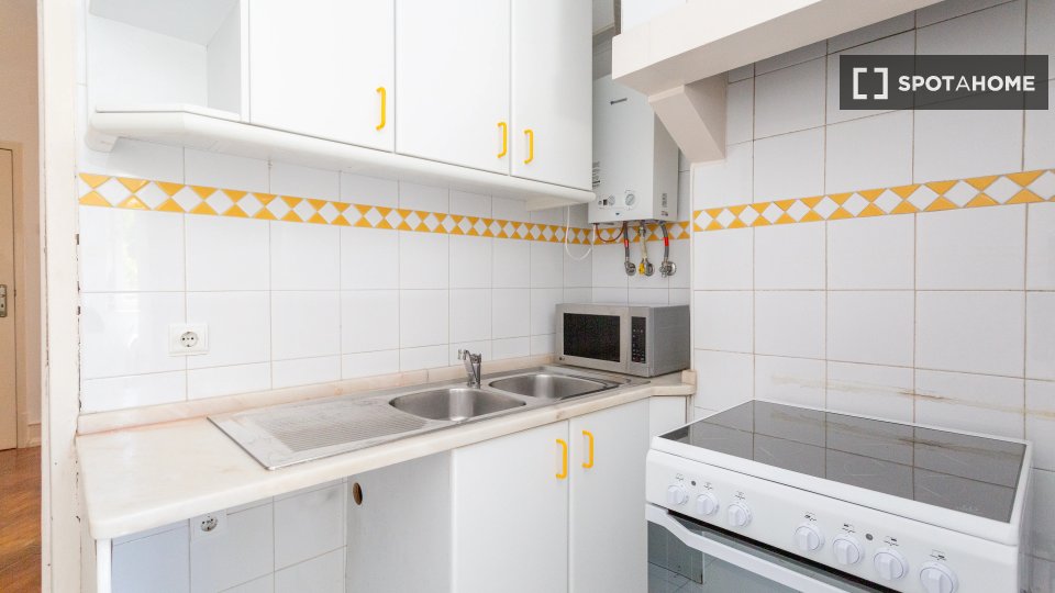 Double room Lisbon, 4 beds — photo 19