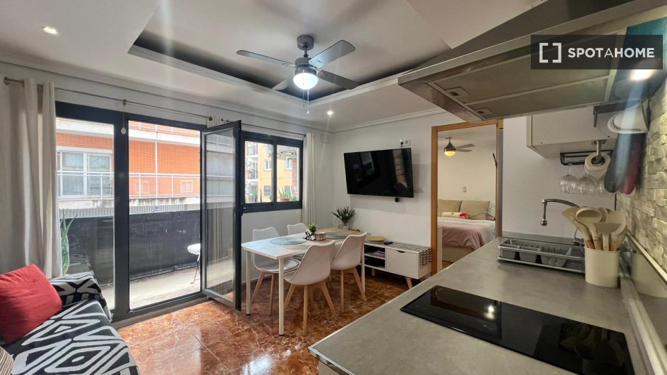 Appartamento con 1 camera da letto in affitto a El Grau, Valencia - en Valencia