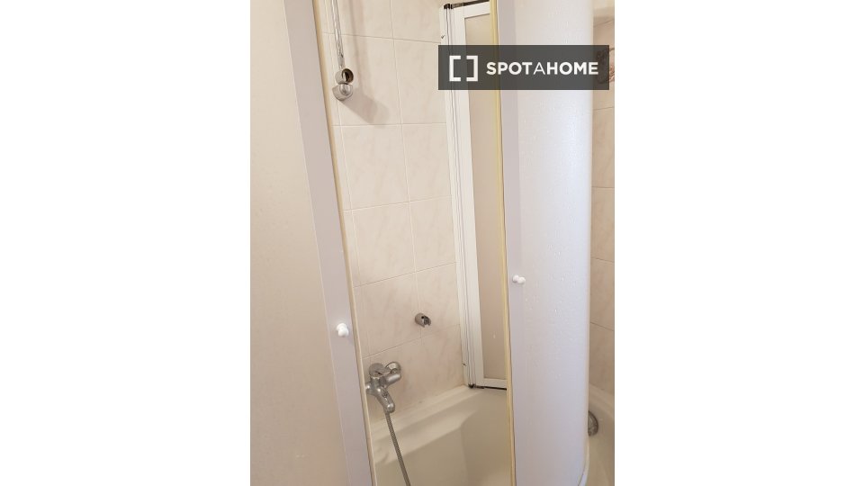 Double room Turin, 3 beds, 96m² — photo 16