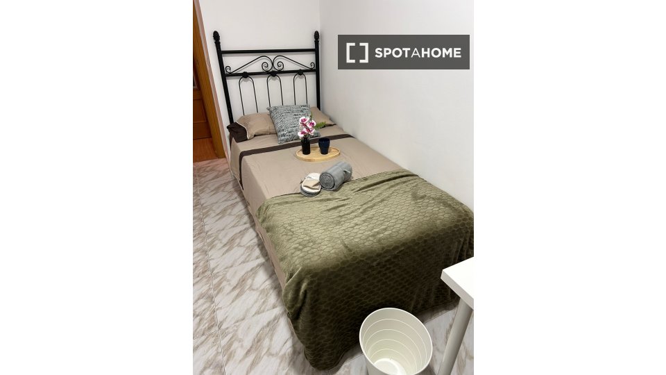 Double room Madrid, 5 beds, 95m² — photo 6