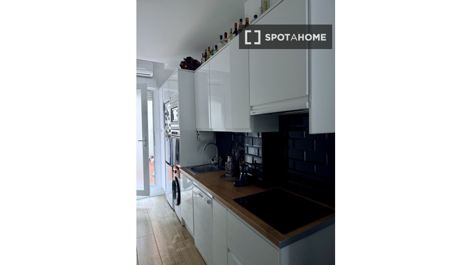 Double room Madrid, 2 beds, 70m² — photo 15