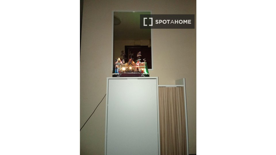 Double room Valencia, 3 beds, 120m² — photo 17