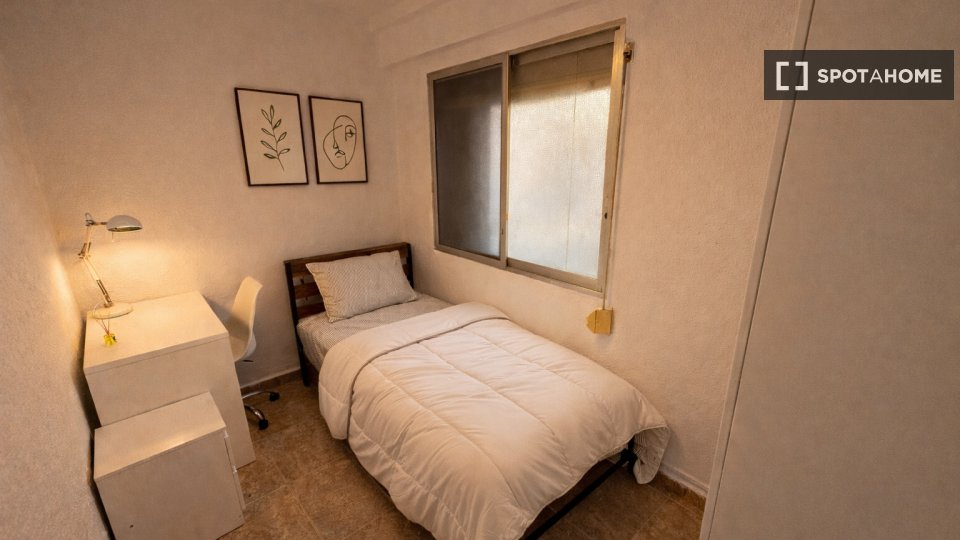 Double room Valencia, 4 beds — photo 11