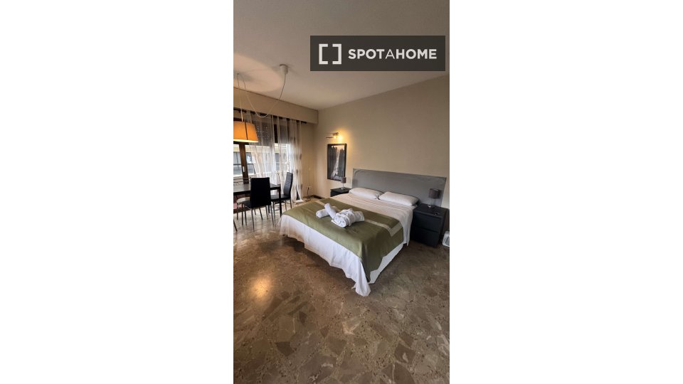 Double room Valencia, 5 beds, 150m² — photo 22