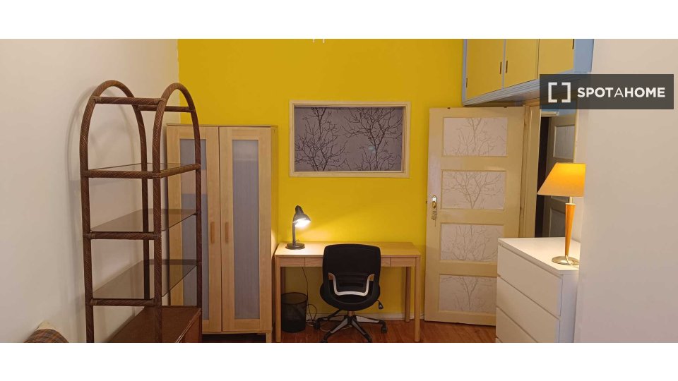 Double room Lisbon, 3 beds, 90m² — photo 11