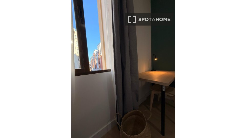 Double room Madrid, 5 beds, 90m² — photo 2