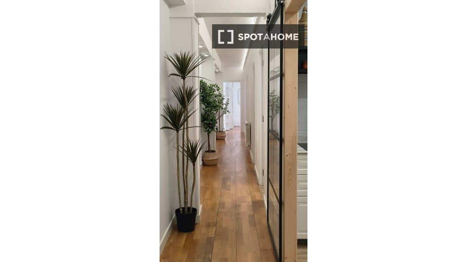 Double room Pamplona, 5 beds, 124m² — photo 13