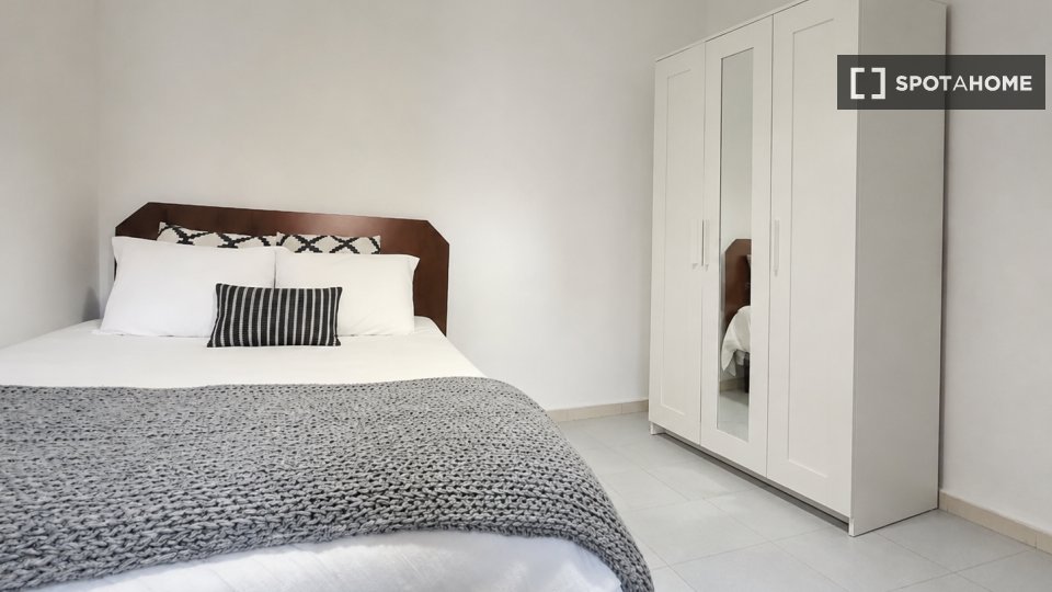Double room Madrid, 4 beds — photo 32