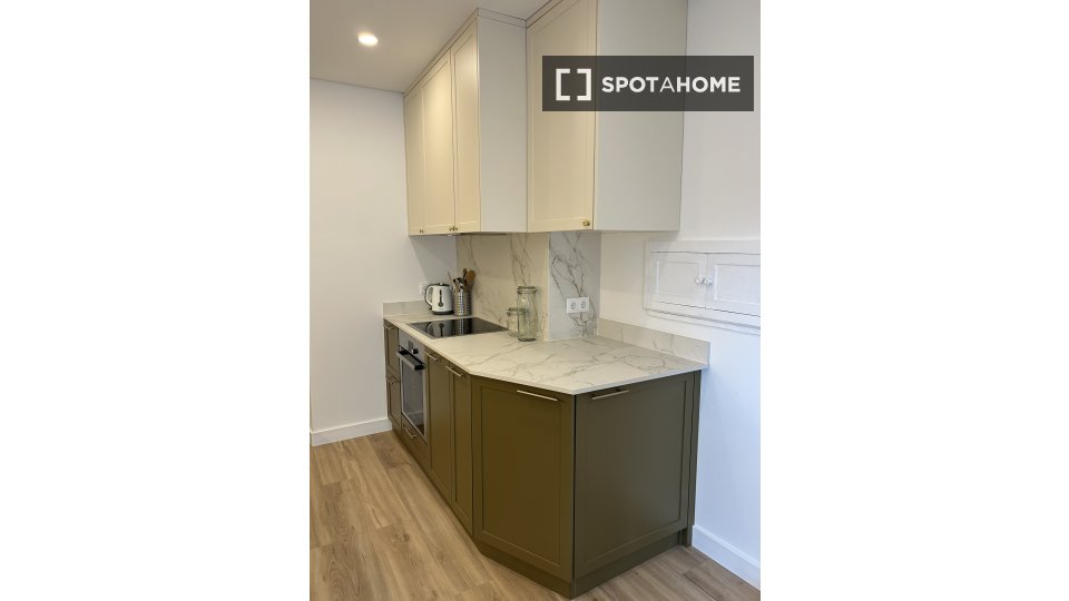 Apartment Lisbon, 2 beds, 83m² — photo 1