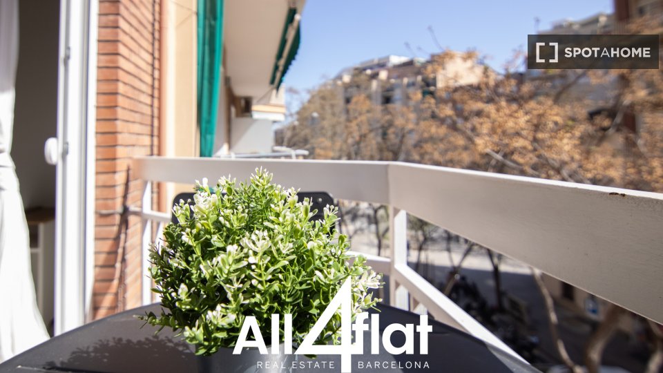 Apartment Barcelona, 4 beds, 73m² — photo 14