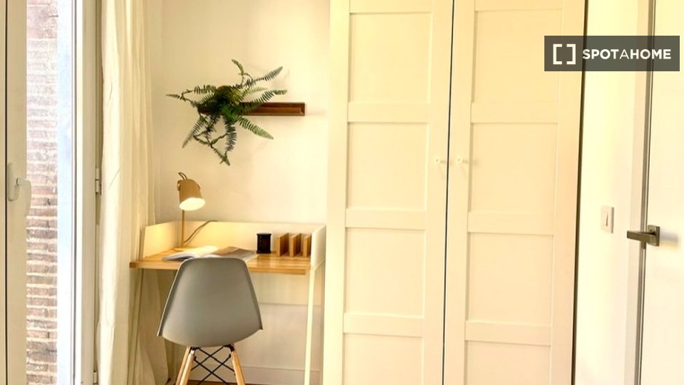Double room Madrid, 18 beds — photo 18