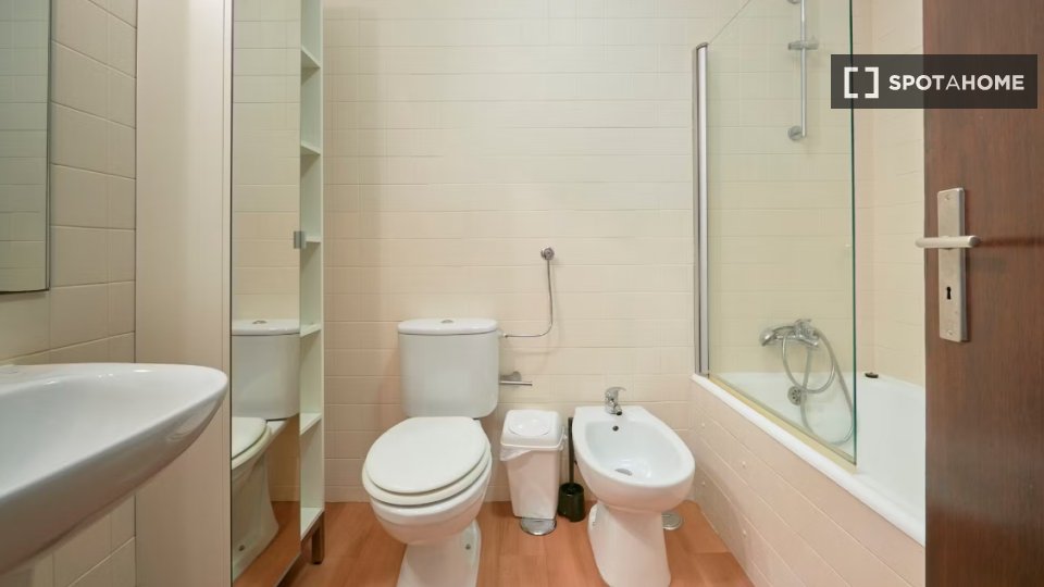 Double room Lisbon, 5 beds — photo 9