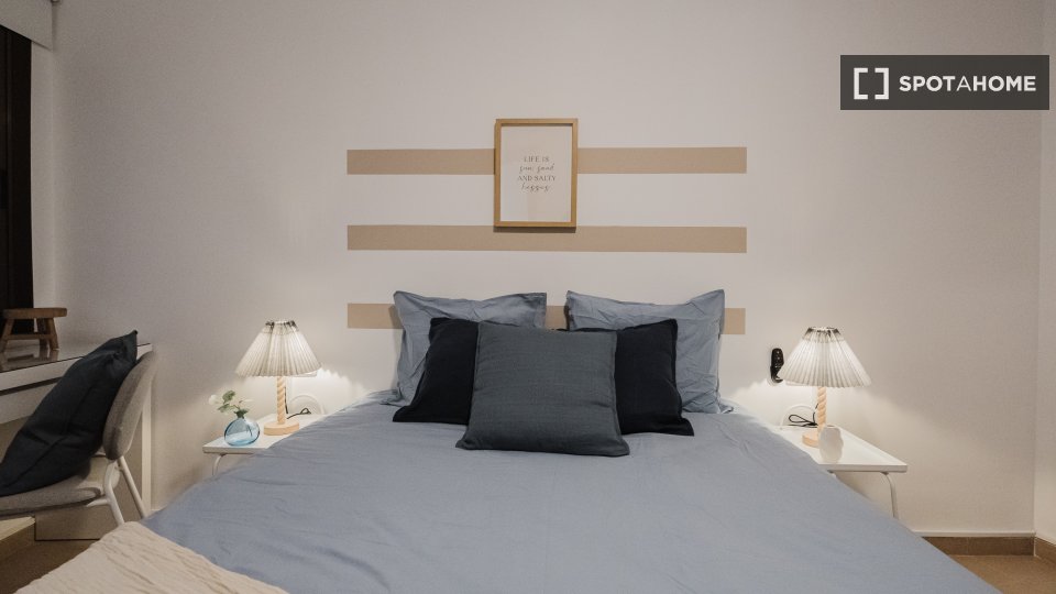 Double room Barcelona, 3 beds, 62m² — photo 15