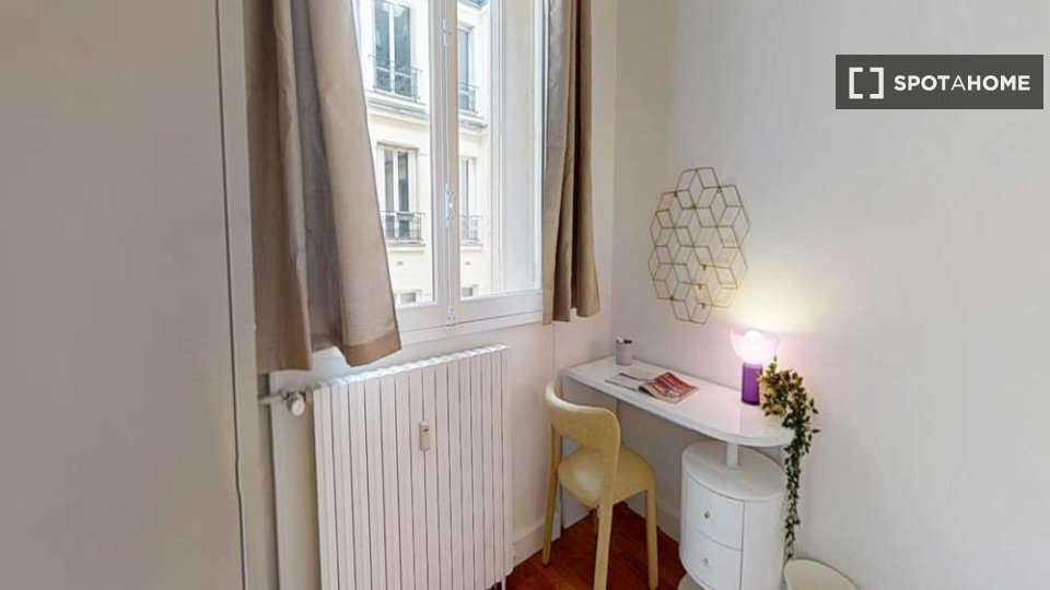 Double room Paris, 5 beds, 110m² — photo 2