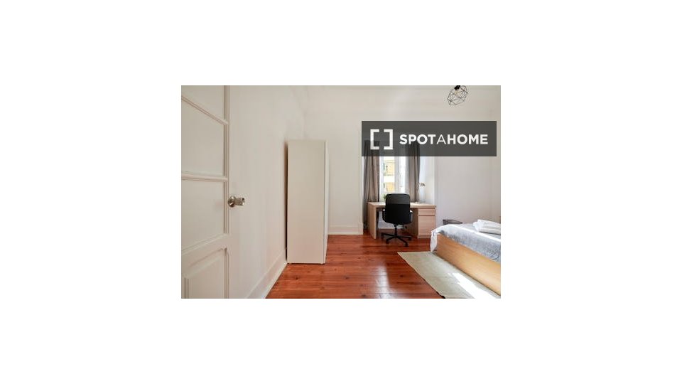 Double room Lisbon, 4 beds — photo 18