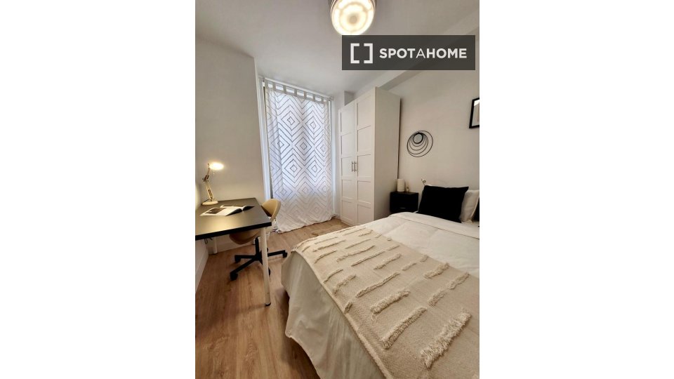 Double room Madrid, 5 beds — photo 6