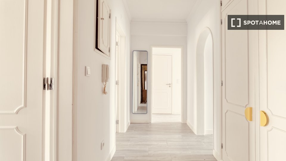 Double room Lisbon, 5 beds — photo 8