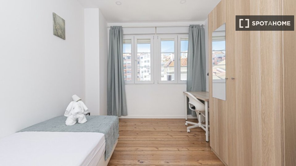 Double room Lisbon, 6 beds — photo 14