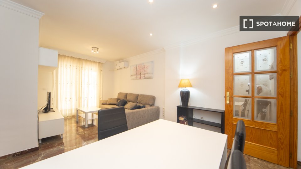 Double room Granada, 3 beds, 80m² — photo 6