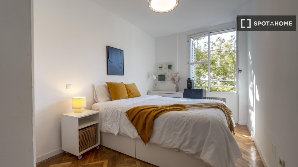 Double room Madrid, 6 beds — photo 44