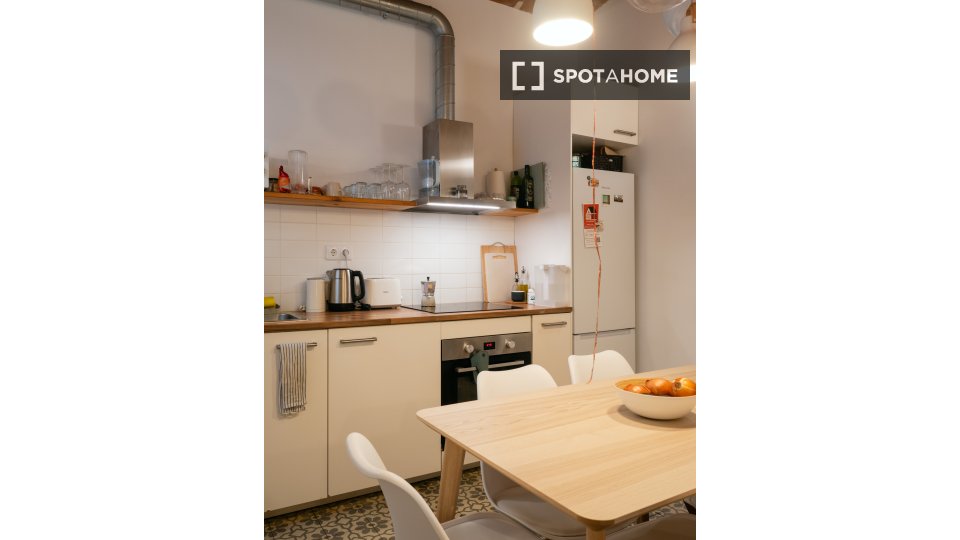 Double room Barcelona, 3 beds, 110m² — photo 2