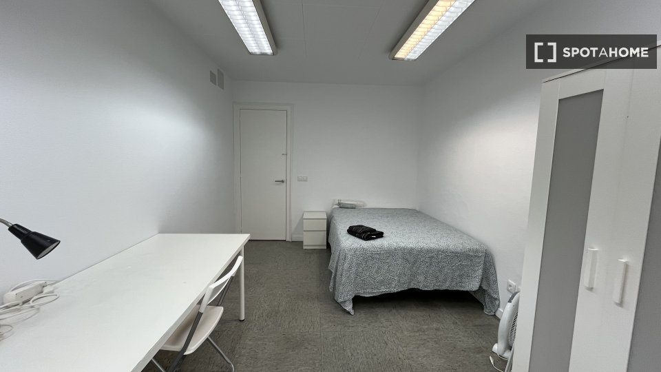 Double room Barcelona, 13 beds, 290m² — photo 10