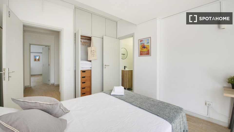 Double room Lisbon, 9 beds — photo 18