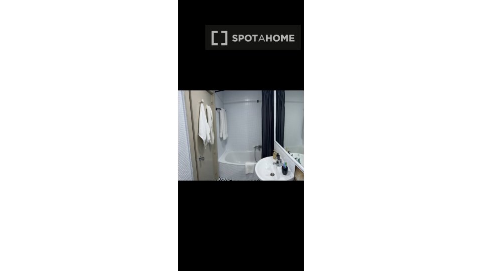 Double room Madrid, 1 bed, 85m² — photo 2