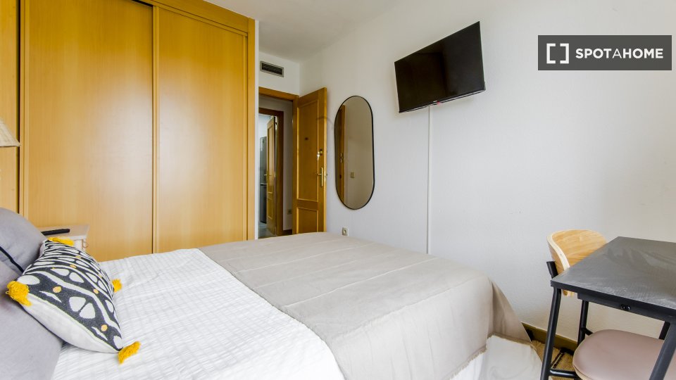 Double room Madrid, 5 beds — photo 18