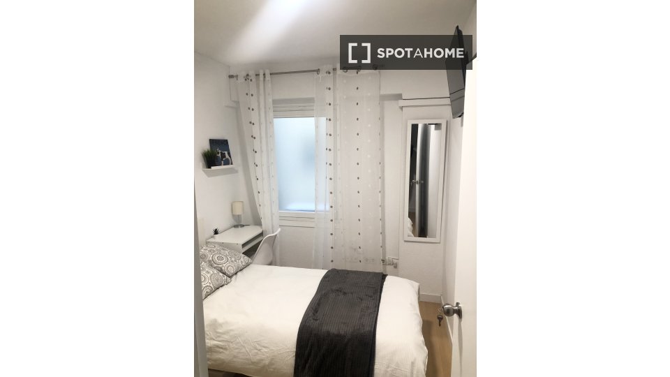 Double room Madrid, 4 beds, 100m² — photo 9