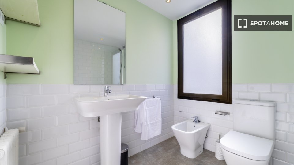 Double room Madrid, 7 beds, 157m² — photo 4