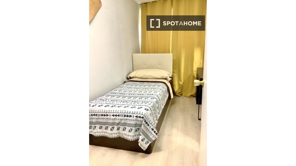 Double room Madrid, 4 beds, 100m² — photo 9