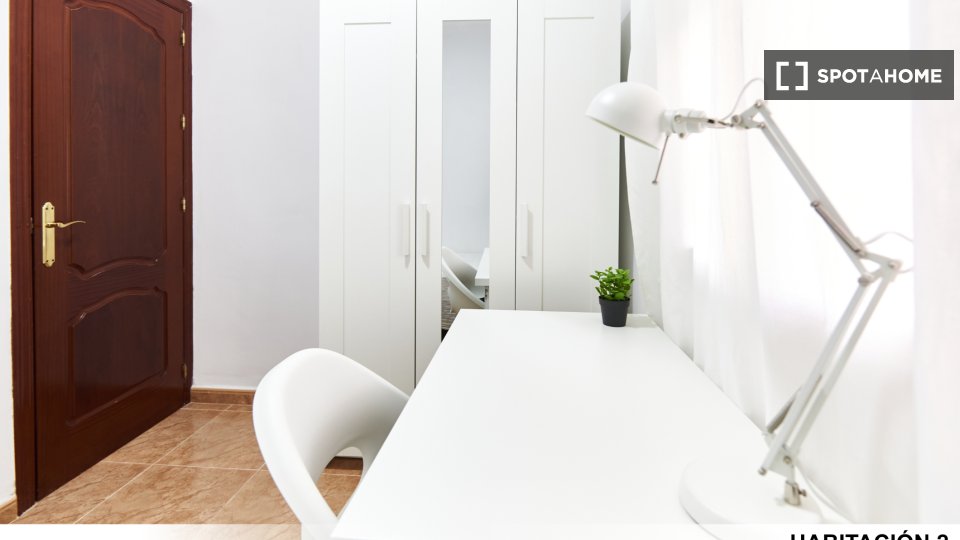 Double room Seville, 3 beds — photo 40