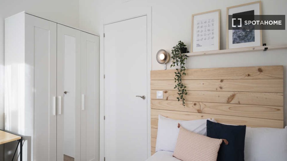 Double room Madrid, 17 beds — photo 21