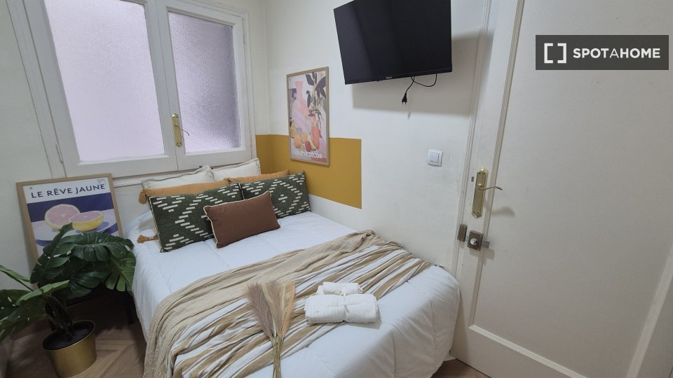 Double room Barcelona, 8 beds, 150m² — photo 12
