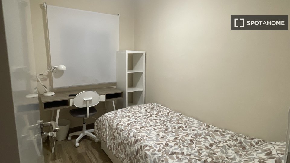 Double room Valencia, 3 beds — photo 11