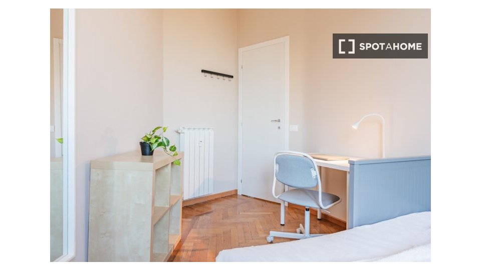 Double room Milan, 5 beds — photo 14