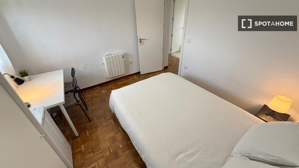 Double room Madrid, 4 beds — photo 32