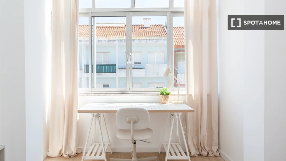 Double room Lisbon, 5 beds — photo 12