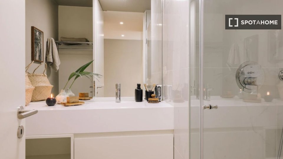 Apartment Lisbon, 1 bed — photo 17