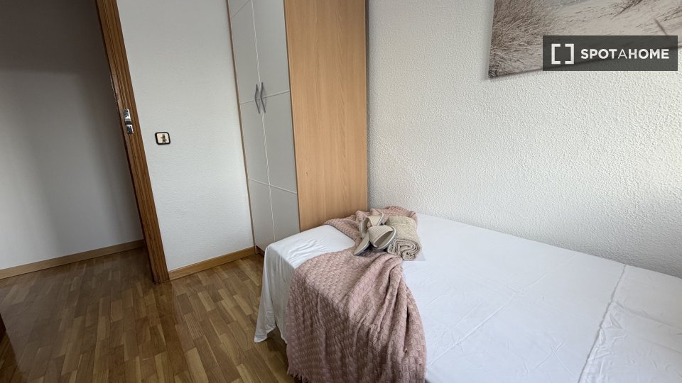 Double room Madrid, 4 beds, 80m² — photo 15