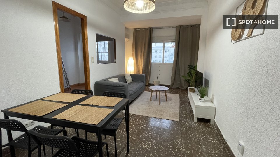 Apartment Valencia, 3 beds, 69m² — photo 21