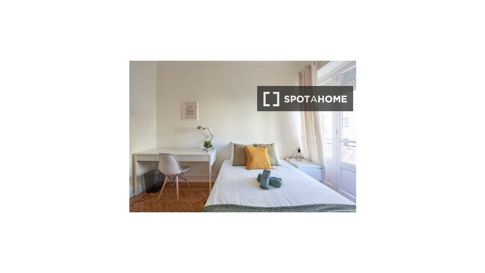 Double room Lisbon, 5 beds — photo 10